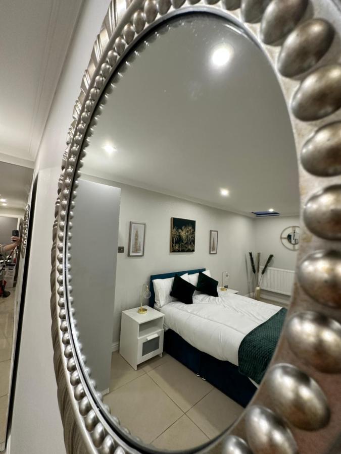 Luxury Studio Apartment Harrow on the Hill Exterior photo