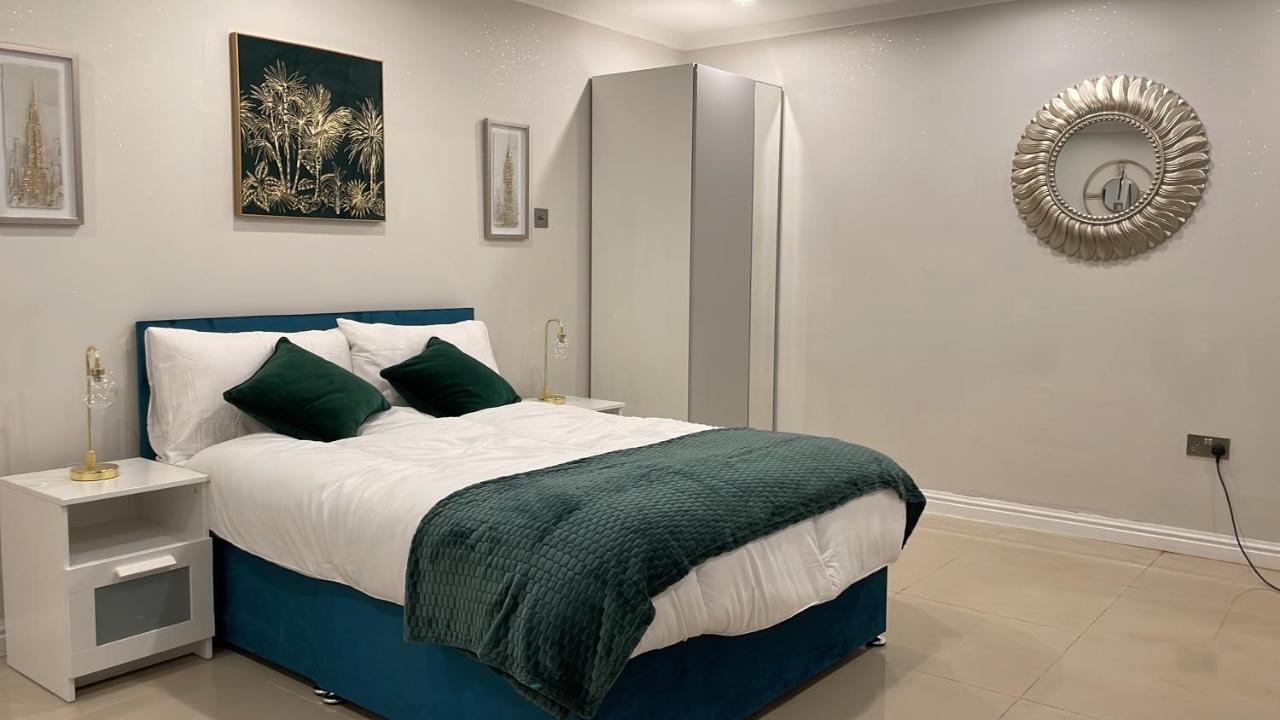 Luxury Studio Apartment Harrow on the Hill Exterior photo