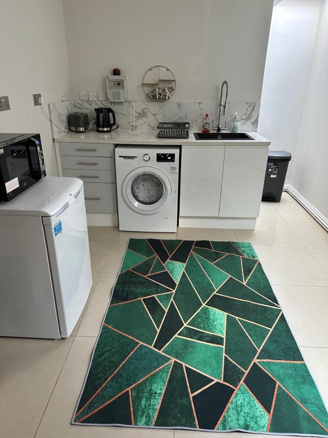 Luxury Studio Apartment Harrow on the Hill Exterior photo