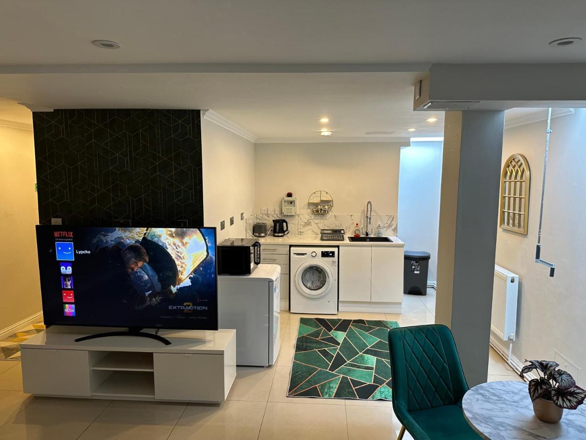 Luxury Studio Apartment Harrow on the Hill Exterior photo