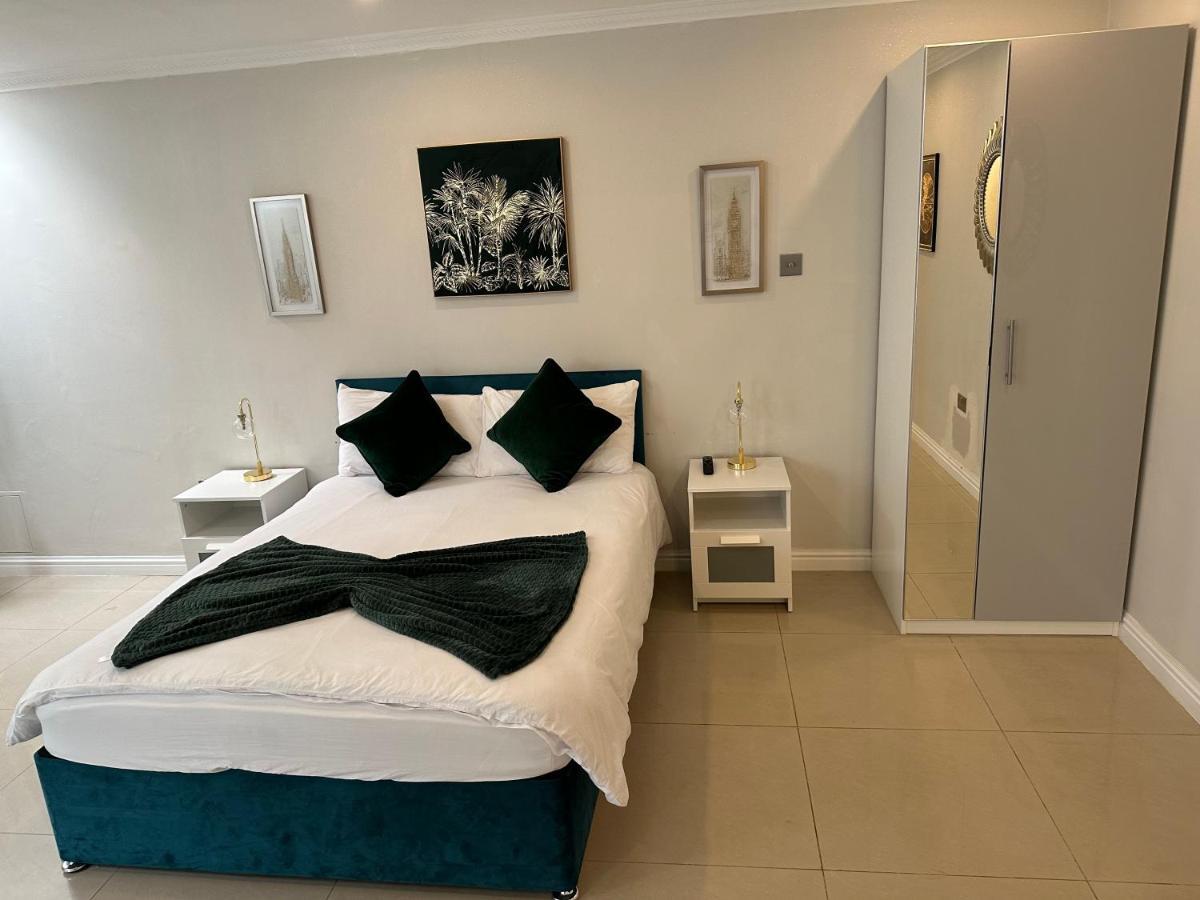 Luxury Studio Apartment Harrow on the Hill Exterior photo