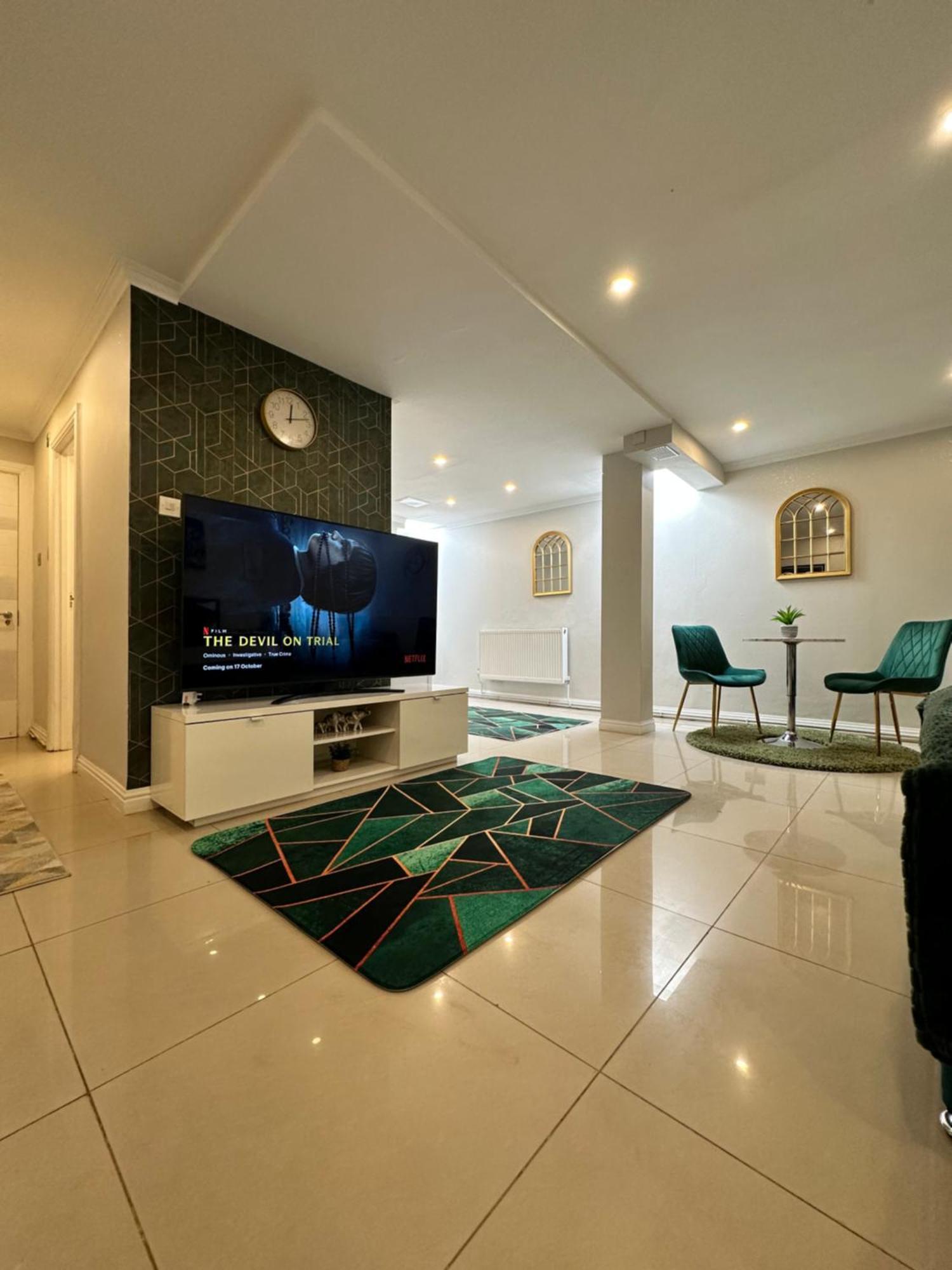 Luxury Studio Apartment Harrow on the Hill Exterior photo
