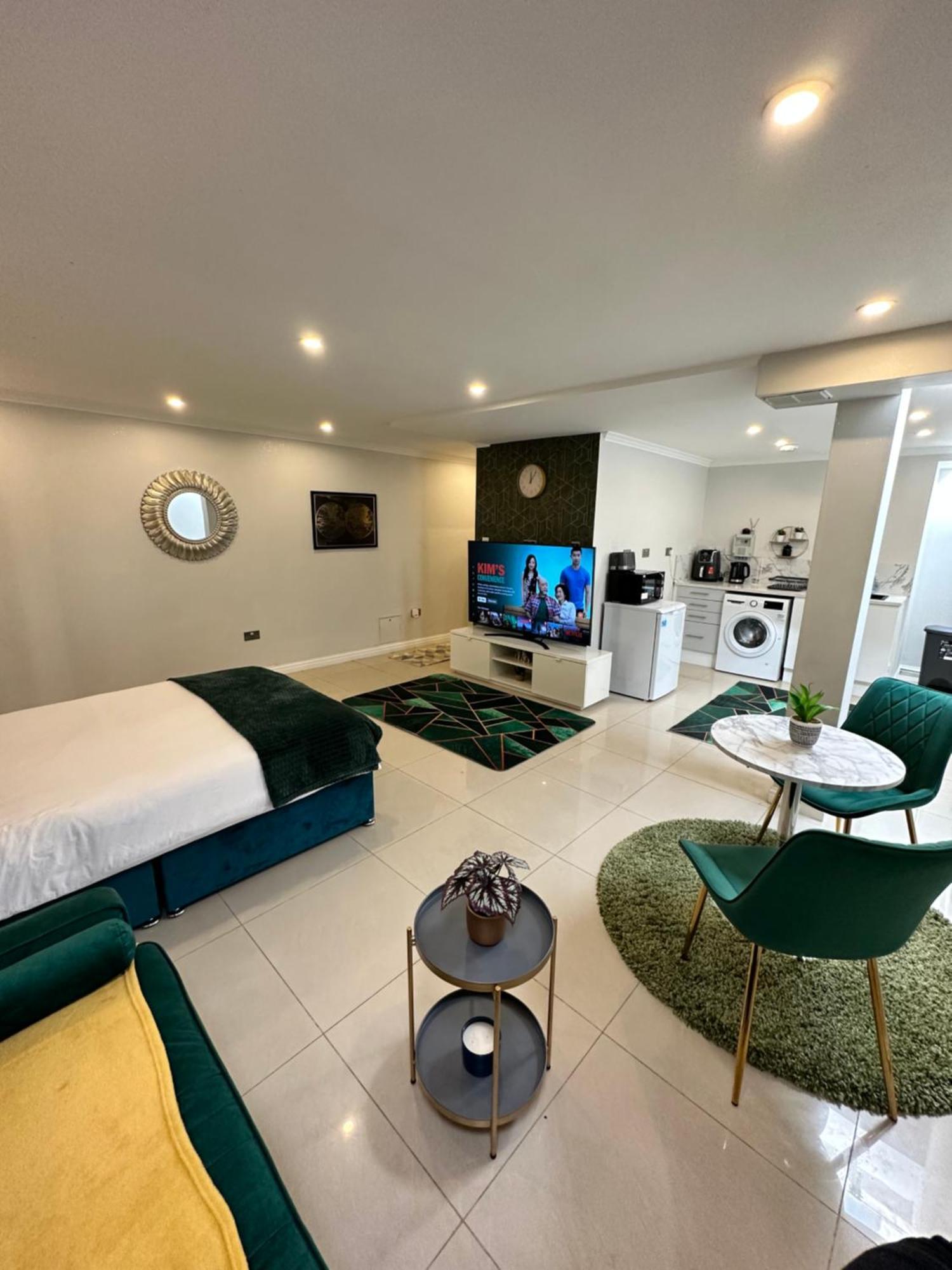 Luxury Studio Apartment Harrow on the Hill Exterior photo