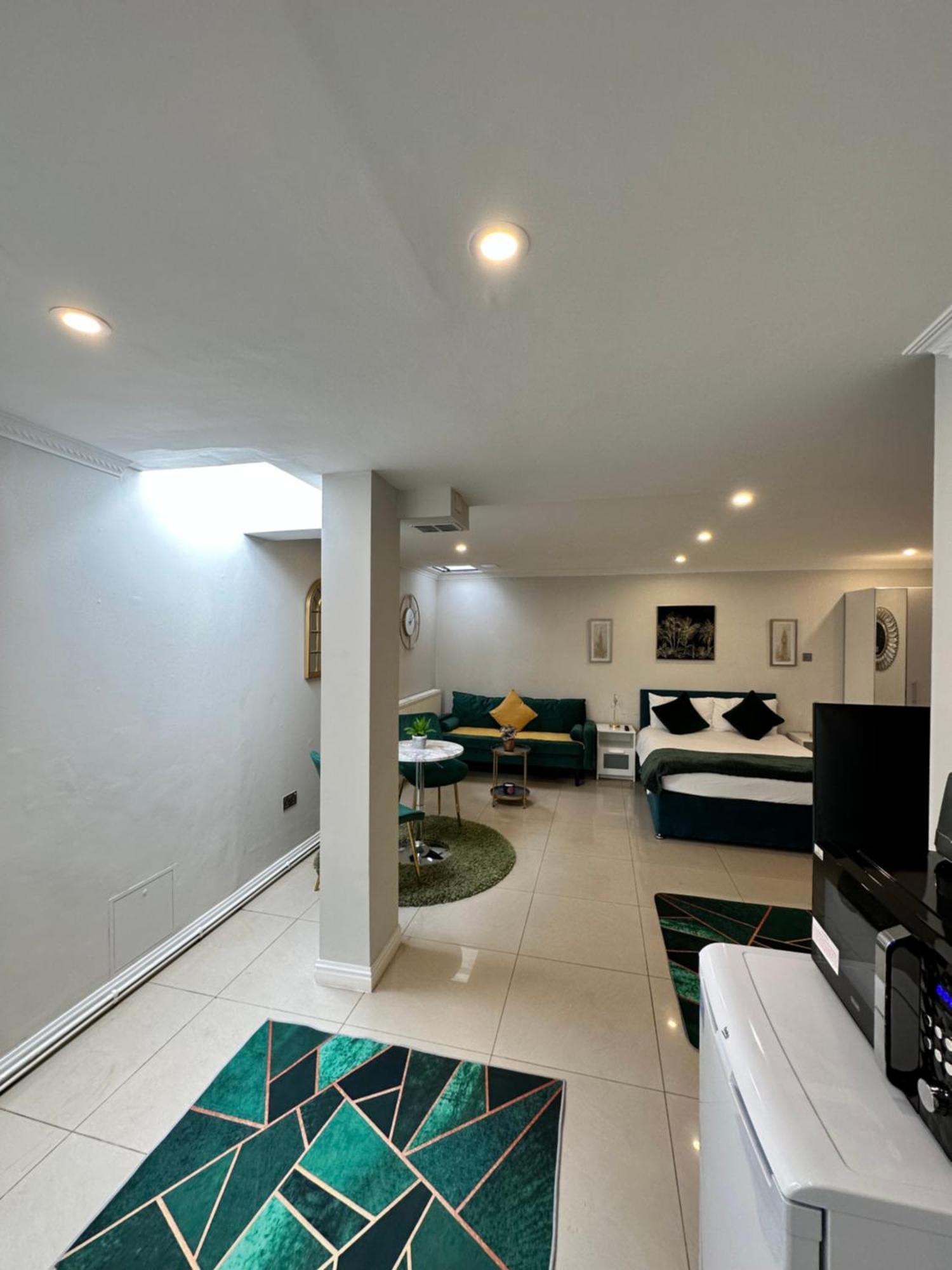 Luxury Studio Apartment Harrow on the Hill Exterior photo