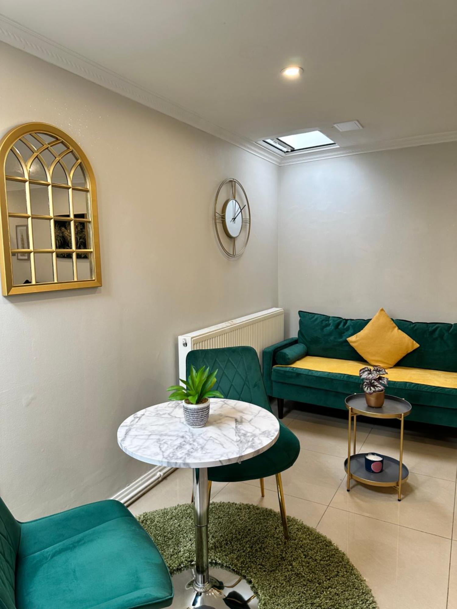 Luxury Studio Apartment Harrow on the Hill Exterior photo
