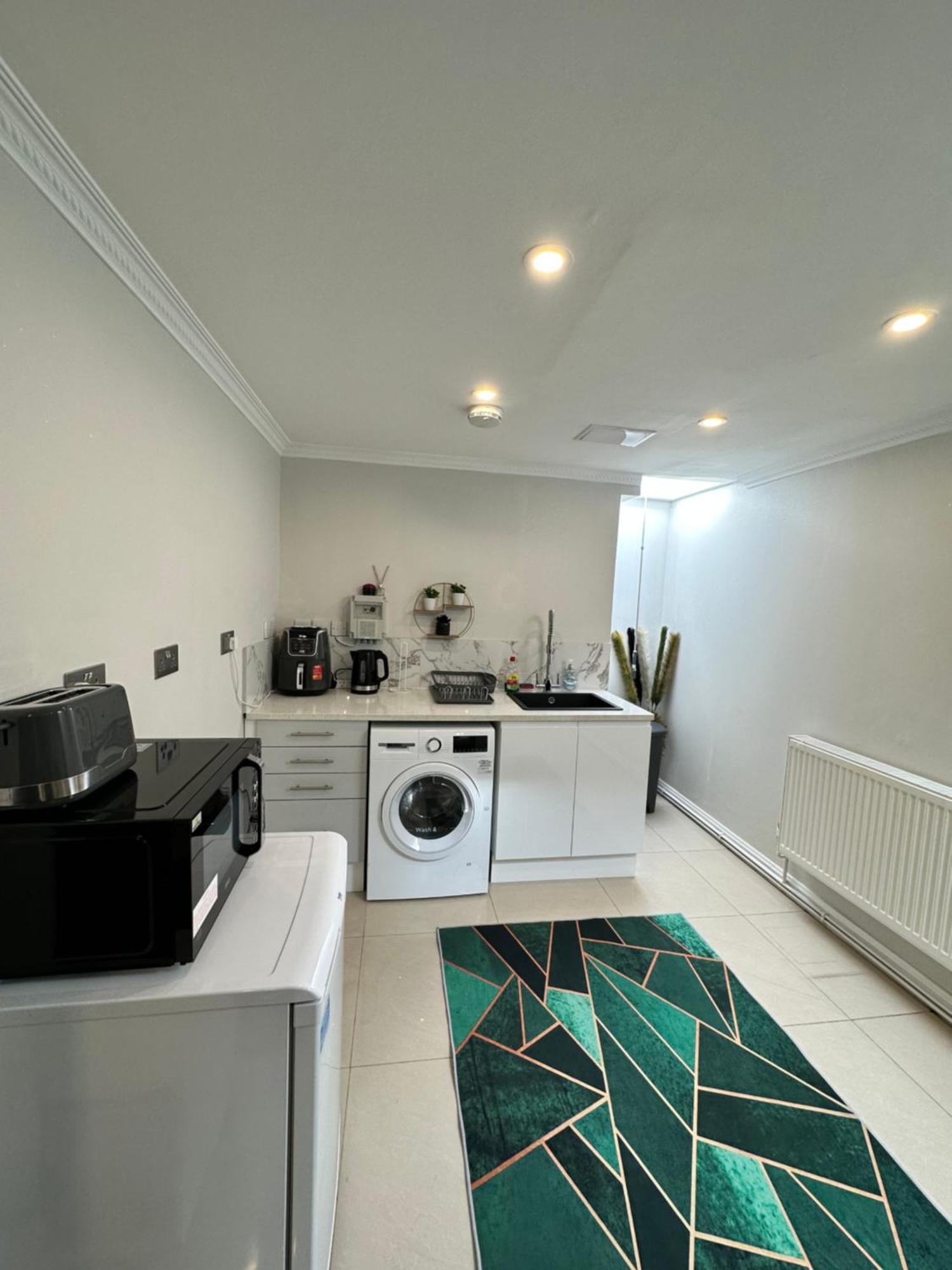 Luxury Studio Apartment Harrow on the Hill Exterior photo