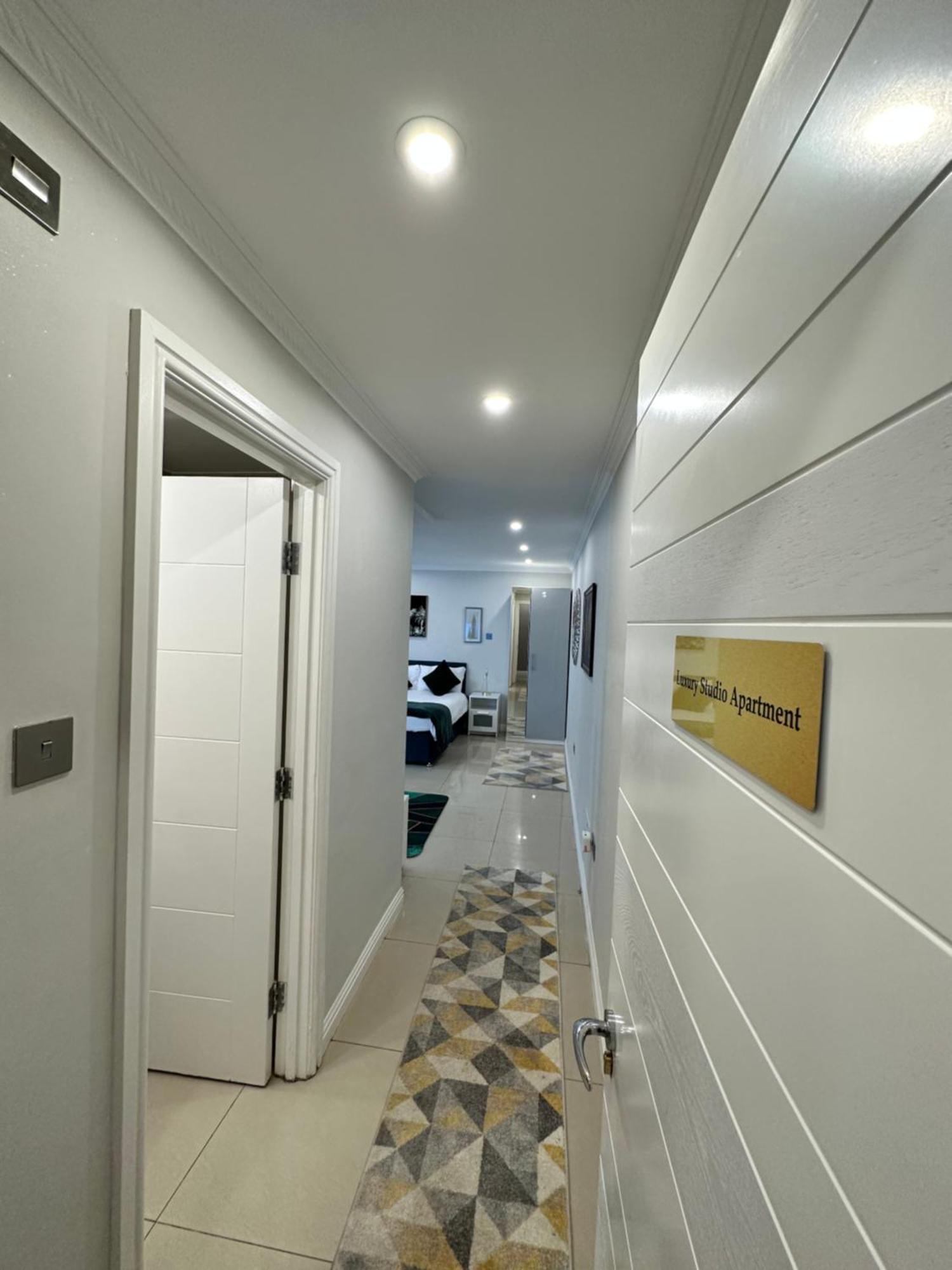 Luxury Studio Apartment Harrow on the Hill Exterior photo