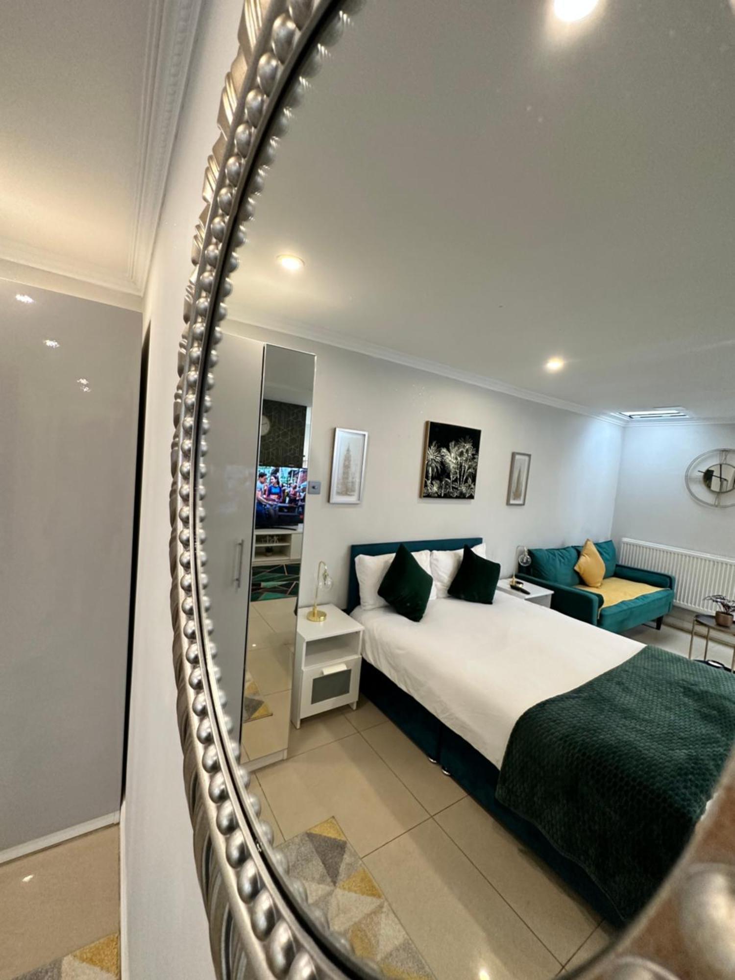 Luxury Studio Apartment Harrow on the Hill Exterior photo