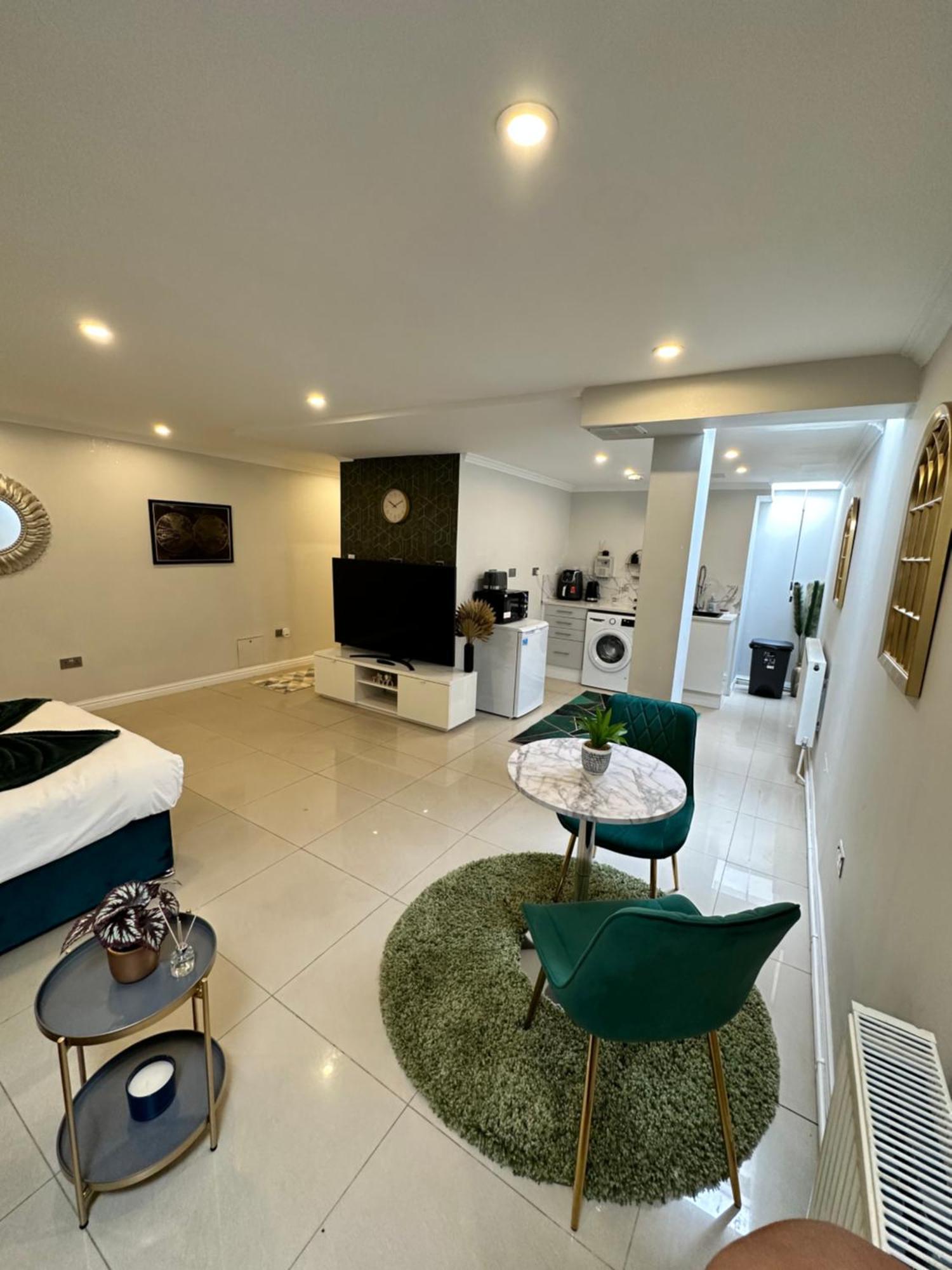 Luxury Studio Apartment Harrow on the Hill Exterior photo
