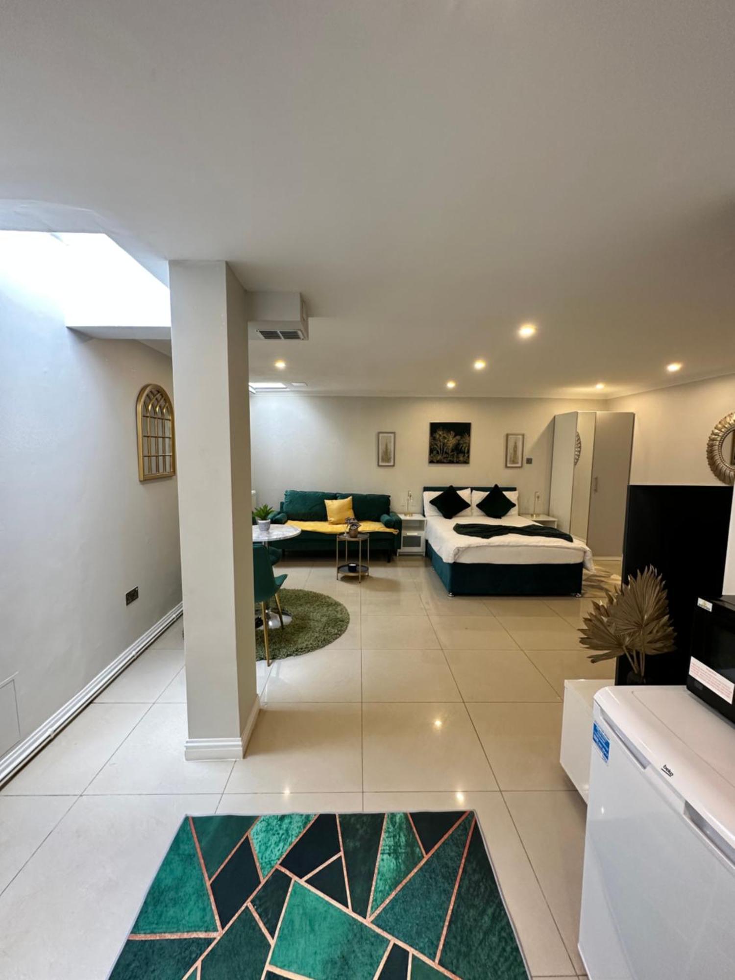 Luxury Studio Apartment Harrow on the Hill Exterior photo