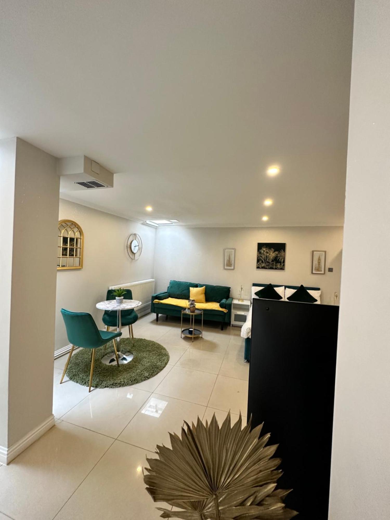 Luxury Studio Apartment Harrow on the Hill Exterior photo