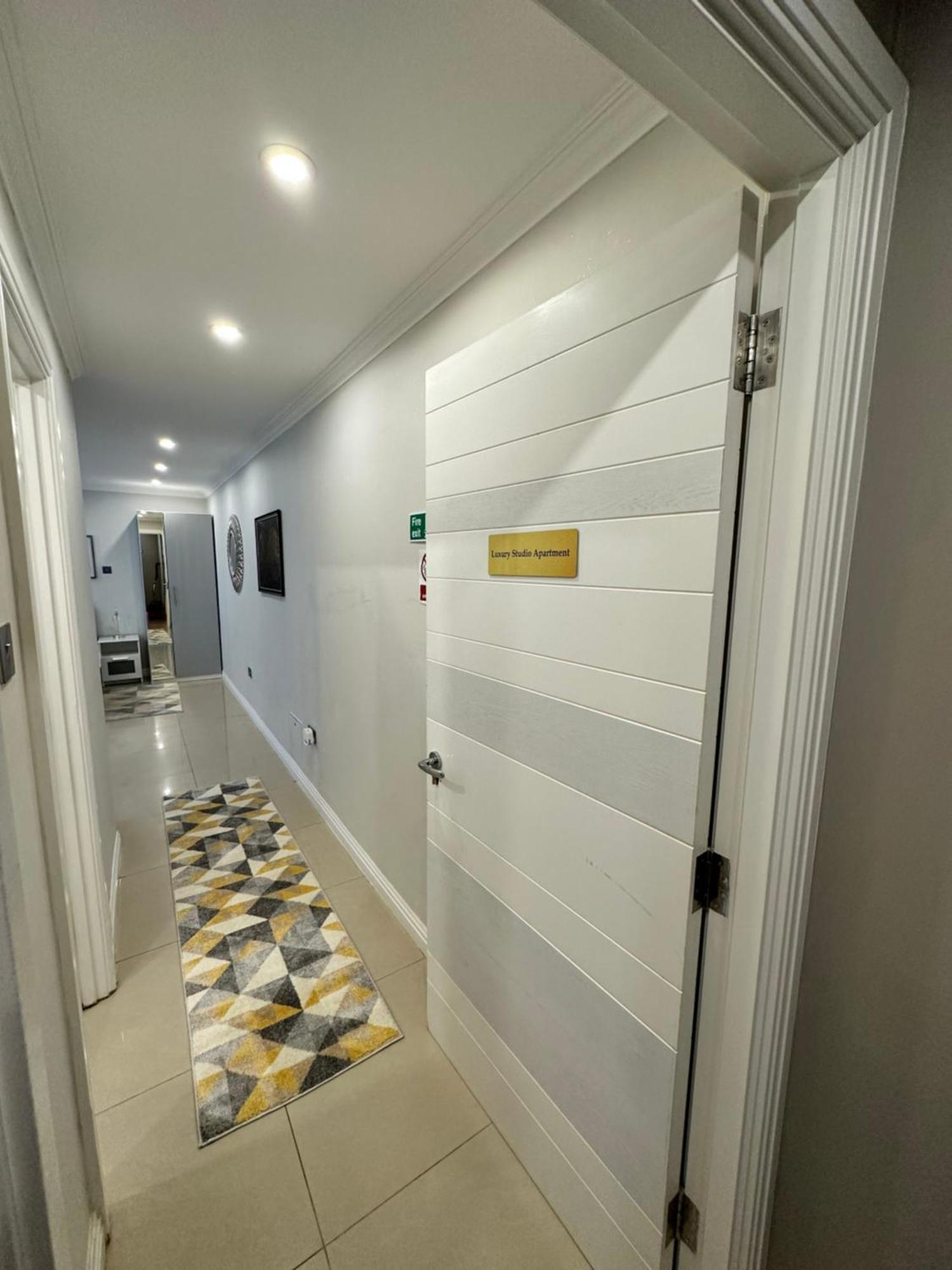Luxury Studio Apartment Harrow on the Hill Exterior photo