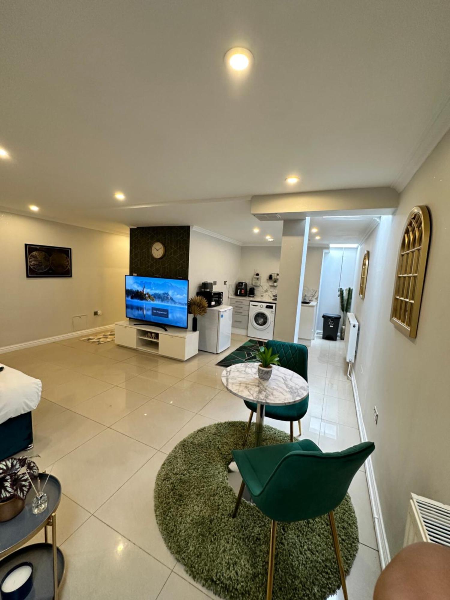 Luxury Studio Apartment Harrow on the Hill Exterior photo