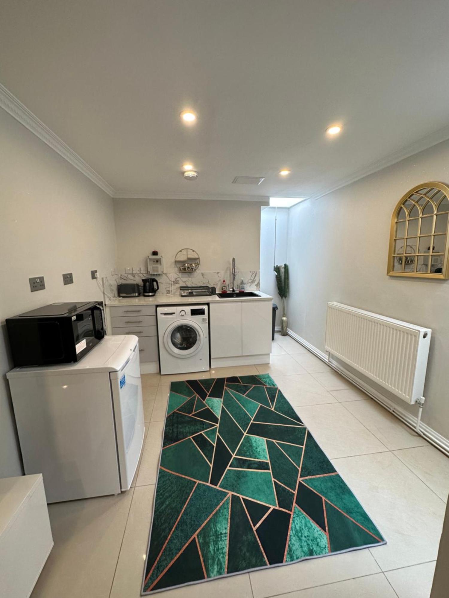 Luxury Studio Apartment Harrow on the Hill Exterior photo