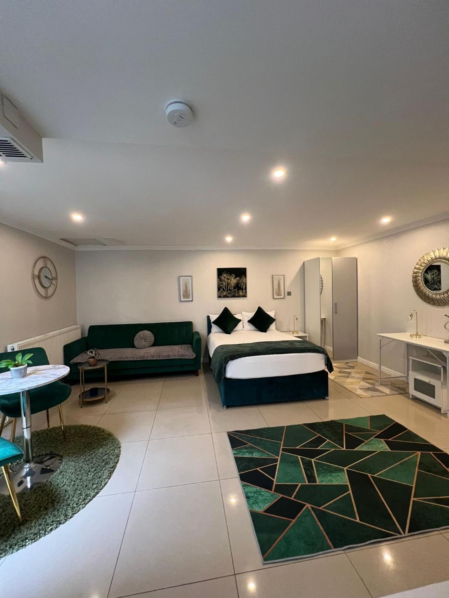 Luxury Studio Apartment Harrow on the Hill Exterior photo