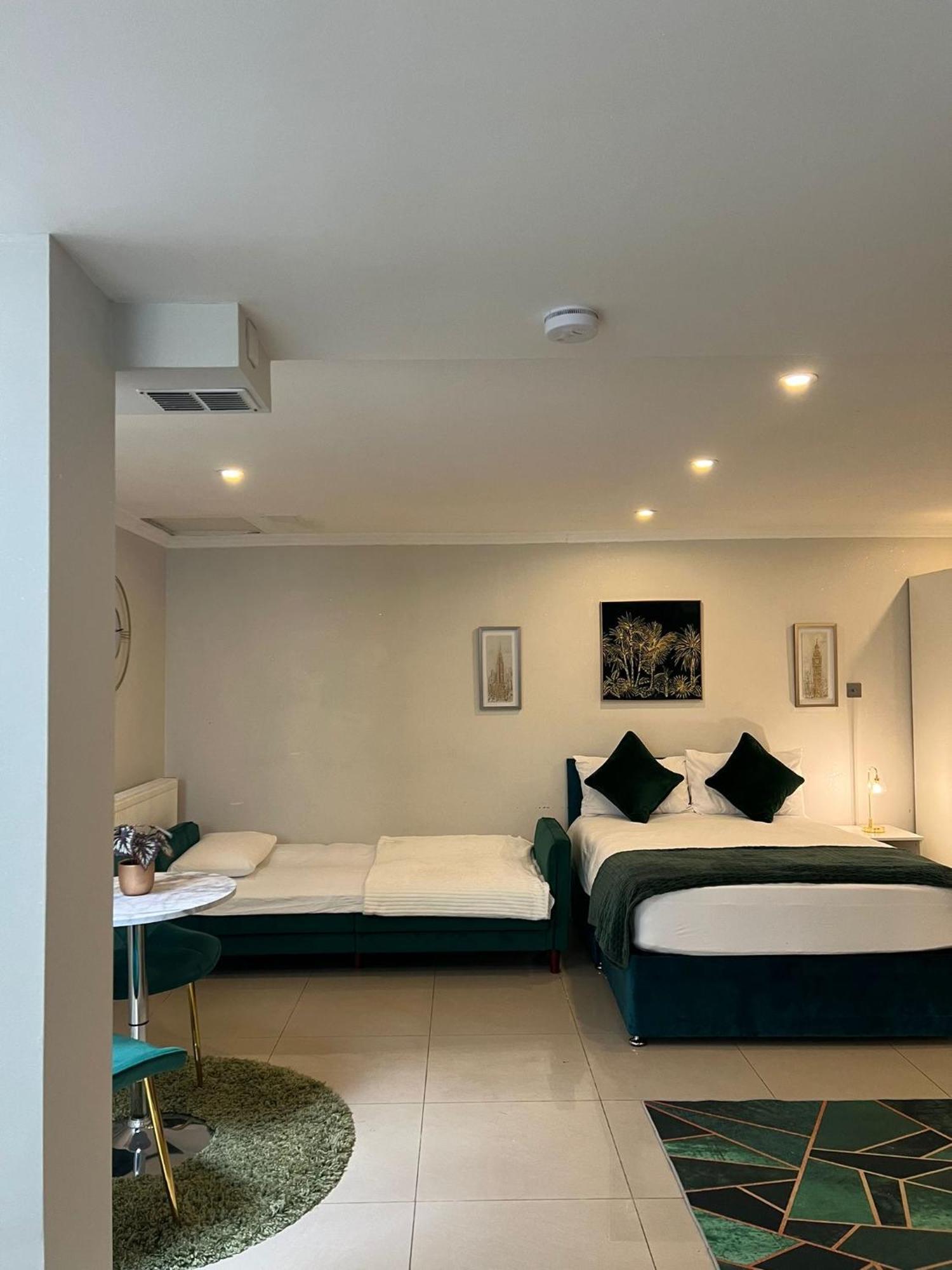 Luxury Studio Apartment Harrow on the Hill Exterior photo