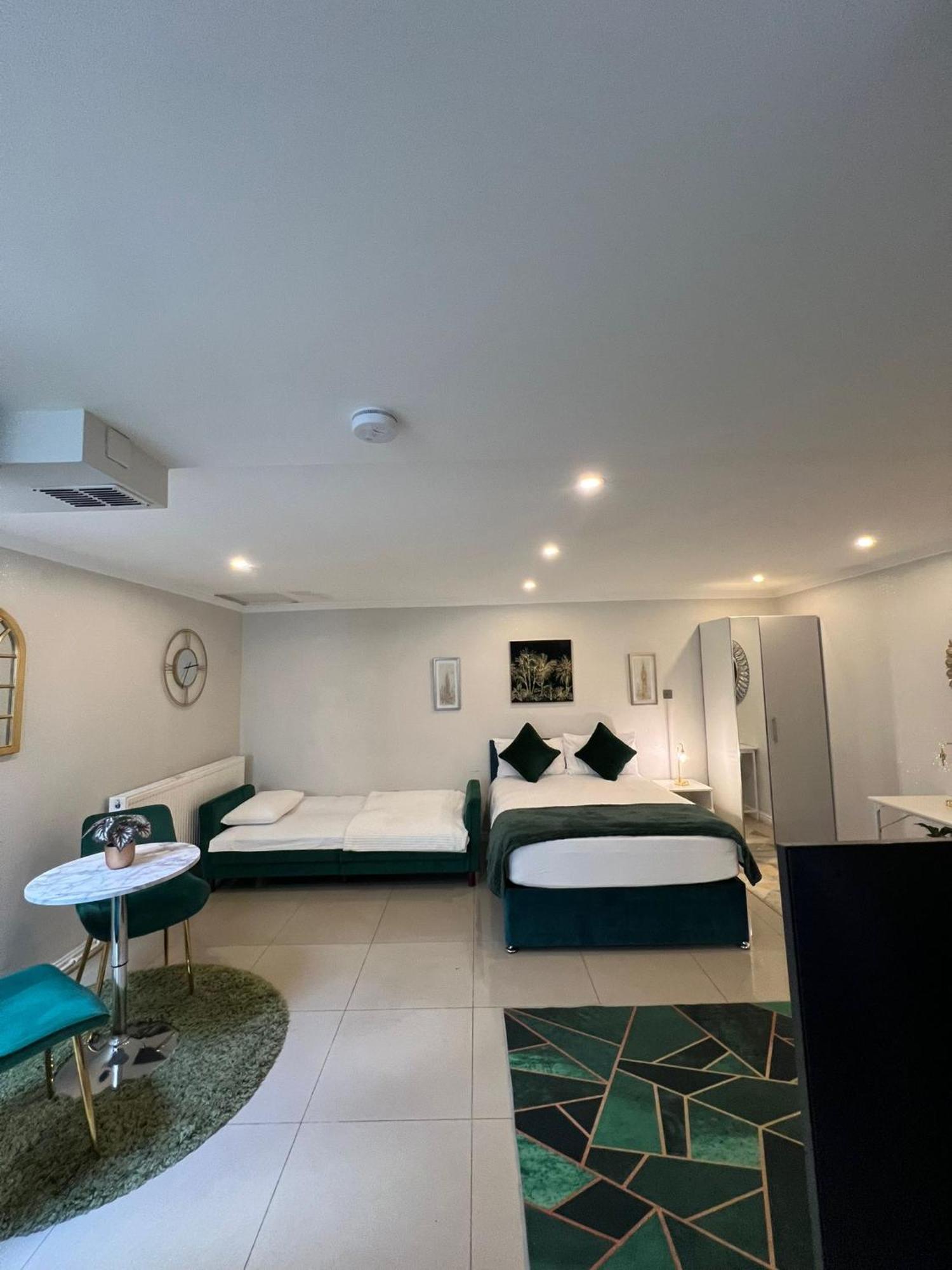 Luxury Studio Apartment Harrow on the Hill Exterior photo